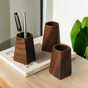 Porte-stylos en bois artisanal de qualité supérieure, organisateur de bureau personnalisé pour le bureau, la maison, l'espace de travail, décoration par Tradebyd - Product Image 1