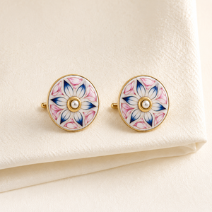 Mancuernillas Hechas a Mano con Flor de Loto Esmaltada para Hombre, con Acento de Perla, Mancuernillas de Latón Chapado en Oro, Regalo para Bodas y Aniversarios, Ropa Formal - Product Image 3