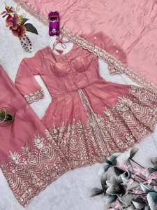 Conjunto de diseñador con top peplum con adornos de espejos, pantalón palazzo y dupatta. - Product Image 6