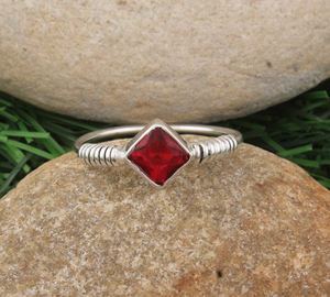 Bague en argent sterling sertie de quartz rubis fait main, style vintage, taille brillant, pour femme, bijoux fins artisanaux - Product Image 2