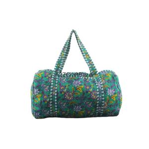 กระเป๋าเดินทางสะพายไหล่แบบดัฟเฟิล ทำมือจากผ้าฝ้ายออร์แกนิก ลายควิลท์ วินเทจ มีหูหิ้วสองข้าง สีพื้น ดีไซน์เรียบง่าย เปิดปิดง่าย เหมาะสำหรับช้อปปิ้งช่วงฤดูใบไม้ร่วง - Product Image 1