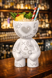 Vaso de cóctel de cerámica con diseño de personaje de dibujos animados, con hielo, limón, cereza y pajitas, diseño esmaltado en blanco. - Product Image 5