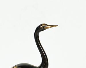 Figurine décorative en métal noir en forme de cygne, objet de table, parfait accent d'intérieur moderne, pour table d'appoint, salon et chambre à coucher. - Product Image 6
