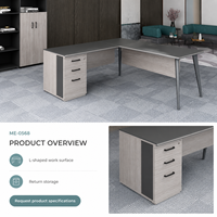 Bureau de direction moderne en forme de L avec plateau gris imitation bois, armoire de rangement à 3 tiroirs et pieds inclinés pour usage commercial
