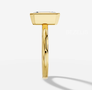 Anillo de compromiso solitario con diamante cultivado en laboratorio, corte esmeralda y engaste de bisel, oro amarillo de 18K, anillo minimalista, regalo de joyería nupcial minimalista - Product Image 1