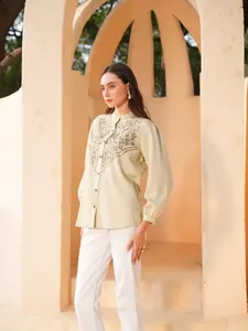 Top de Diseño Premium para Mujer, Talla Personalizada, Estilo Bordado en Beige con Rayón Texturizado, para Viajes Universitarios y Looks Urbanos - Product Image 6