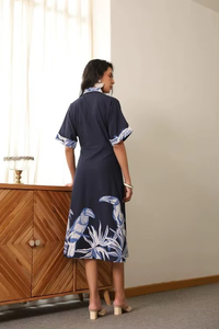 Vestido Formal Ecológico para Mujer, Hasta la Rodilla, Manga Media, Diseño Personalizado con Estampado de Aves en Índigo, 100% Algodón, Tejido Lavable - Product Image 4
