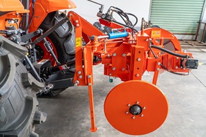 HOGICO 4560VN Máquina Aporcadora con Elevación Hidráulica de Alta Eficiencia, con Cuchillas Rotatorias Duraderas y Placa de Presión Ajustable - Product Image 5