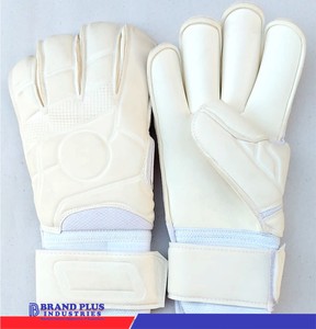 ถุงมือผู้รักษาประตูฟุตบอล Brand Plus Professional รุ่น Roll Finger โฟม EVA เยอรมัน ยึดเกาะสูง กันน้ำ - Product Image 1