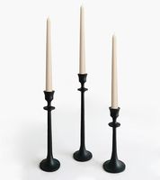 Paire de chandeliers modernes dorés en fonte de sable, coniques courts, en aluminium massif, faits à la main, pour bougies, pour Noël de luxe