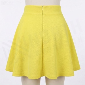 Minifalda de Cintura Alta para Mujer, Corte en A, Color Amarillo Sólido, Estilo Casual, 100% Poliéster, Tejido Cómodo para Usar en Todas las Estaciones - Product Image 2