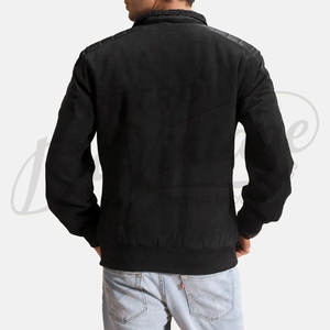 Chaqueta Bomber Negra para Hombre de Gamuza Genuina con Paneles de Cuero Acolchado en los Hombros y Ribete Acanalado - Product Image 2