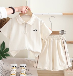 Ensemble deux pièces décontracté pour garçons, polo à manches courtes avec fermeture éclair et short à taille élastique, imprimé lettres vert clair - Product Image 3