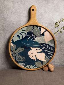 Tabla de servir de madera de mango de alta demanda con estampado de esmalte, bandeja de queso hecha a mano con asa, bandeja decorativa para comedor, disponible para la venta. - Product Image 1