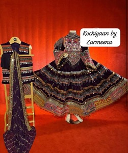 Zarmeena Kochiyaan Lehenga Choli brodé vintage bohème pour femme, robe de mariée ethnique indienne longue jusqu'au sol à manches longues - Product Image 1