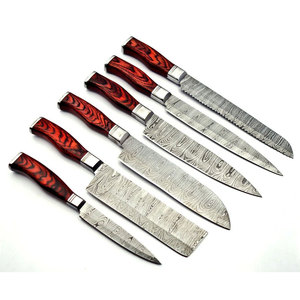Ensemble de couteaux de cuisine en acier Damas avec un aspect haut de gamme, des poignées confortables et des outils de cuisine - Product Image 1