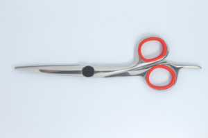 Tijeras de Peluquería de Acero Inoxidable con Acabado Espejo de 5 Pulgadas, con Tornillo de Tensión con Diamantes de Imitación Rojos e Inserciones Rosadas para Mayor Comodidad - Product Image 3