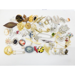 Broche de Seguridad Elegante y Personalizado de la Mejor Calidad para Mujeres, Bufandas, Hijabs y Vestidos - Product Image 1