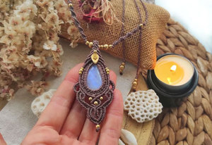 สร้อยคอทำมือสไตล์มาคราเม่ ประดับมุกน้ำจืด สายทองแดงปรับได้ พร้อมอัญมณีบำบัดรักษา  งานแฮนด์เมด วัสดุโลหะผสมสังกะสี เหมาะสำหรับเป็นของขวัญวันครบรอบ - Product Image 3