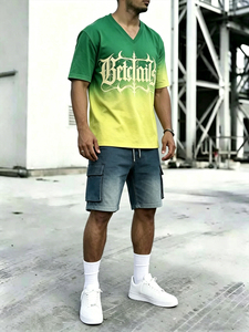 Conjunto de 2 Piezas de Ropa Urbana para Hombre: Camiseta con Cuello en V y Estampado de Letras Góticas en Degradado Verde y Amarillo y Pantalones Cortos Cargo de Mezclilla - Product Image 5
