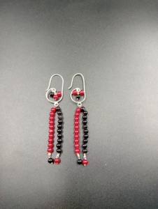 Boucles d'oreilles pendantes plaquées or Amaira Jewels, perles de grenat rouge et noir, bijoux classiques pour femmes, imitation perle, nœud papillon, pour mariage - Product Image 4