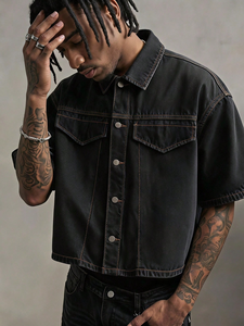 Chemise en jean noir déchiré pour homme, avec poche effilochée, bords bruts, manches courtes, coupe carrée, épaules tombantes, style streetwear - Product Image 1