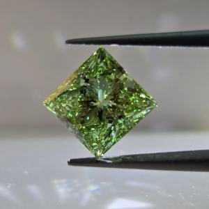 เพชรหลวมเพาะเลี้ยงในห้องปฏิบัติการ IGI Certified 1 กะรัต ทรงปรินเซส สีเขียวแฟนซีสดใส VS2 สำหรับทำเครื่องประดับ ขายส่ง - Product Image 1