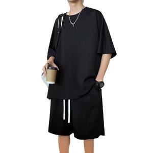 ชุดเซ็ตฤดูร้อนผู้ชายขายดี เสื้อแขนสั้นน้ำหนักเบา พร้อมกางเกงขาสั้นเอวยางยืด - Product Image 1