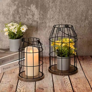 Linterna Chester clásica hecha a mano con mango redondeado Portavelas de metal duradero - Product Image 1