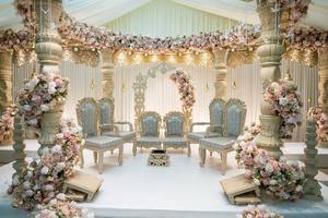 Mandap de Boda de Lujo Hecho a Medida con Pilares de Madera Artesanales, Mandap de Madera para Bodas Indias, Mandap de Madera Tallada de Lujo - Product Image 3