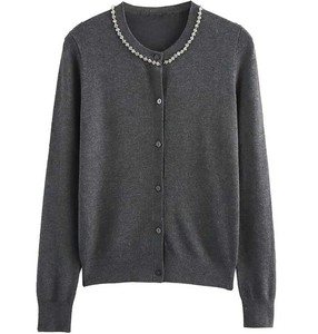 Cardigan en maille respirant haut de gamme à col en V et boutons perlés pour homme, motif losanges, pour un style urbain européen sophistiqué - Product Image 6