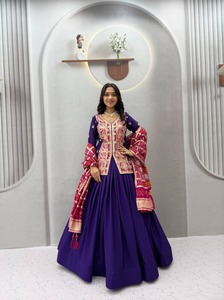 ชุดเดรสผ้าไหมดีไซเนอร์ Shinon Kurti Lehenga Dupatta 3 ชิ้น พร้อมงานปักหนัก ชุดงานเทศกาลสไตล์ชาติพันธุ์สำหรับผู้หญิง - Product Image 3