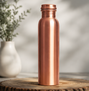 Bouteille d'eau en cuivre pur de qualité supérieure, conçue pour l'hydratation quotidienne et le bien-être. Conçu avec une finition élégante et polie, et durable. - Product Image 1