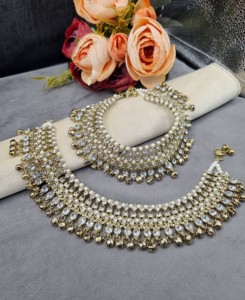 Paire de chevillères ajustables Ghungroo traditionnelles, serties de pierres CZ, pour mariage, mode ethnique, bijoux et accessoires de pied - Product Image 2