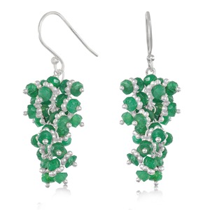 Boucles d'oreilles pendantes tendance en argent sterling 925 plaqué or avec grappe d'émeraudes vertes à facettes, idéales pour mariage ou cadeau de fête - Product Image 1
