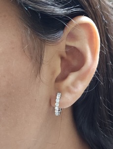 Pendientes de Aro Huggie de Oro Sólido de 14K con Diamante Cultivado en Laboratorio de 0.85 Ct, Joyería Fina de Lujo para Uso Diario, Regalo y Fiesta para Mujer - Product Image 4