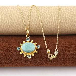 Collier en chaîne de câble en laiton plaqué or 18 carats avec pendentif ovale en amazonite naturelle et quartz bleu ciel, design perlé, pour la vente en gros - Product Image 3