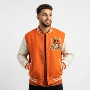 Veste universitaire en feutre de laine avec logo brodé en chenille personnalisé, fabriquée directement par le fabricant pour les clubs scolaires - Product Image 3