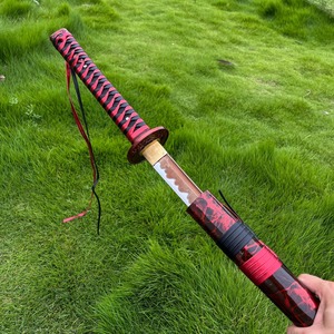 ดาบคาตานะทำมือคุณภาพสูง สีแดงดำ รับผลิตแบบ OEM ใบมีดเหล็กกล้าไร้สนิมแบบหยัก ด้ามไม้ พร้อมปลอกดาบ สำหรับเป็นของขวัญ - Product Image 3