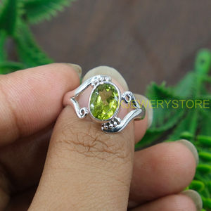 แหวนเพอริดอทดีไซน์แฮนด์เมด แหวนเงินแท้ 925 ประดับพลอยสีเขียว แหวนสัญญาสำหรับผู้หญิง เครื่องประดับเพอริดอตสำหรับผู้หญิง - Product Image 4