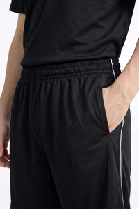 Shorts Bermuda décontractés pour homme, noirs, à séchage rapide, taille élastique, couleur unie, avec bande latérale - Product Image 4
