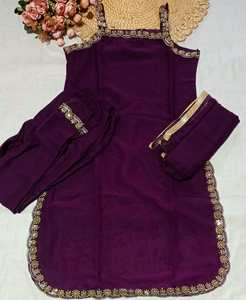 Ensemble Salwar Kameez en Georgette Violette avec Paillettes et Dentelle, Sans Manches, pour Soirées et Tenues Ethniques, Coupe Ajustée pour Femme - Product Image 2