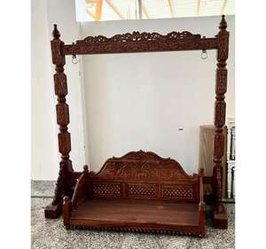 Balançoire en bois de style antique de luxe avec sculpture détaillée de paon |   Balançoire indienne traditionnelle - Product Image 2