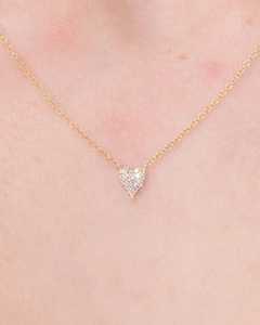 Collier pendentif en or jaune en forme de V avec diamant de laboratoire cultivé en forme de cœur - Product Image 1
