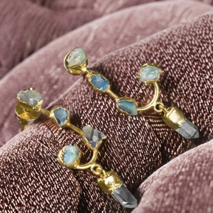 Boucles d'oreilles en laiton plaqué or 18 carats avec pierres multiples pour femmes et filles Lot de bijoux en gros Boucles d'oreilles en laiton faites à la main - Product Image 1