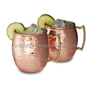 Tazas de mula de cobre martillado hechas a mano con textura vintage y labio liso ideales para compartir recetas clásicas en fiestas - Product Image 6