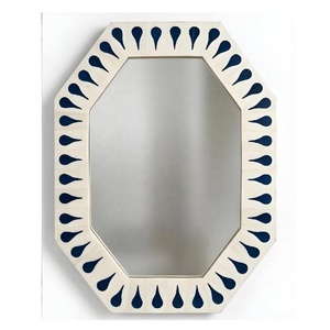 Espejo Ovalado con Incrustaciones de Hueso, Bellamente Elaborado con Base Blanca Marfil y Patrón de Incrustaciones de Concha de Vieira Azul Intenso para Sala de Estar o Pasillo - Product Image 5