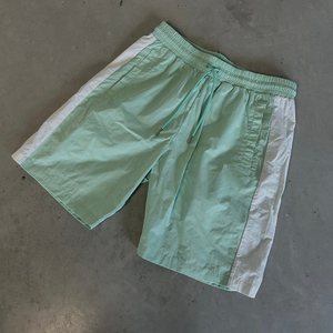 Ensemble coupe-vent et short pour homme, design et logo personnalisés, léger et respirant en nylon, à prix bas. - Product Image 5