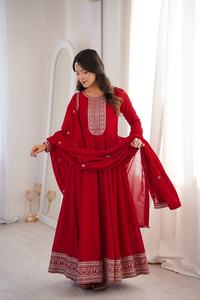 Robe Anarkali en soie Vichitra lourde avec broderie Jari et travail de sequins, manches Churidar, dupatta assorti (MPY 72) DC - Product Image 3