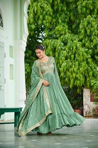 Nouvelles collections de robes Anarkali et de saris indiens ethniques de créateurs, richement brodés et ornés de fils, à prix bas, pour les mariages. - Product Image 6